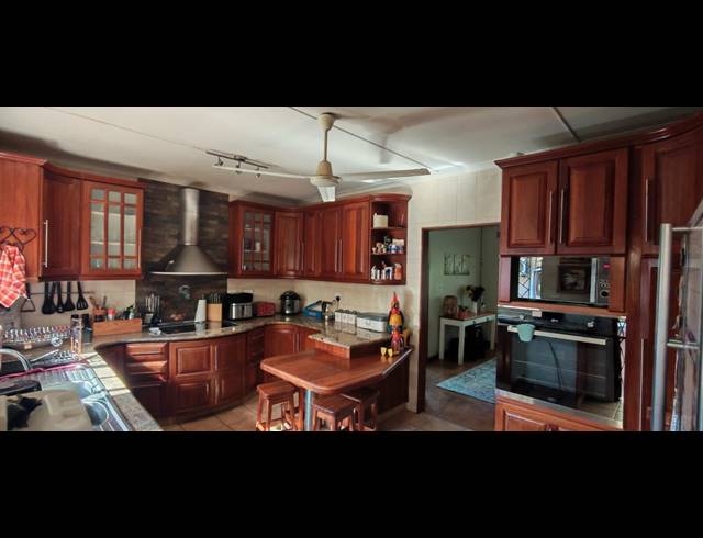 4 BEDROOM HOUSE FOR SALE IN PANORAMA